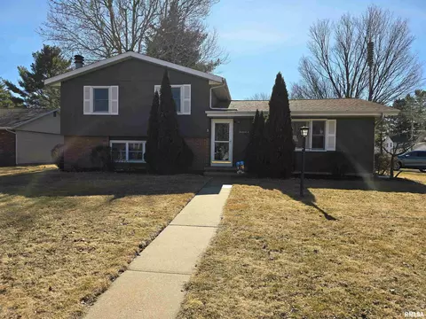 1410 E Locust St, Canton, IL 61520