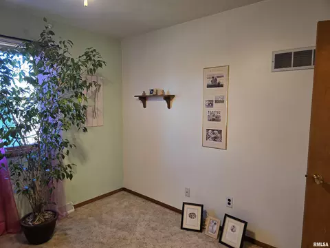 Bedroom - 1410 E Locust St, Canton, IL 61520 photo 6 of 10