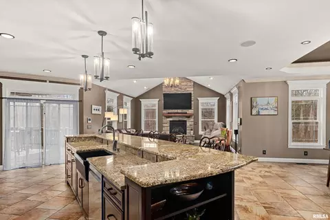 Kitchen - 1017 S Copperpoint Dr, Dunlap, IL 61525 photo 7 of 10