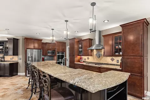 Kitchen - 1017 S Copperpoint Dr, Dunlap, IL 61525 photo 3 of 10
