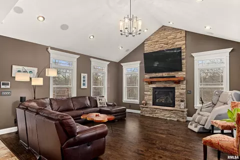 Living - 1017 S Copperpoint Dr, Dunlap, IL 61525 photo 7 of 10