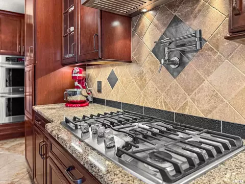 Kitchen - 1017 S Copperpoint Dr, Dunlap, IL 61525 photo 6 of 10