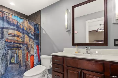 Bath - 1017 S Copperpoint Dr, Dunlap, IL 61525 photo 6 of 8