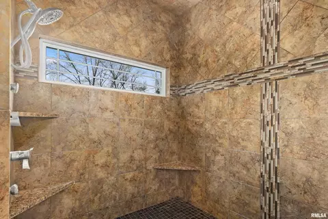 Bath - 1017 S Copperpoint Dr, Dunlap, IL 61525 photo 3 of 8