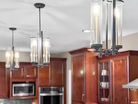 Kitchen - 1017 S Copperpoint Dr, Dunlap, IL 61525 photo 8 of 10