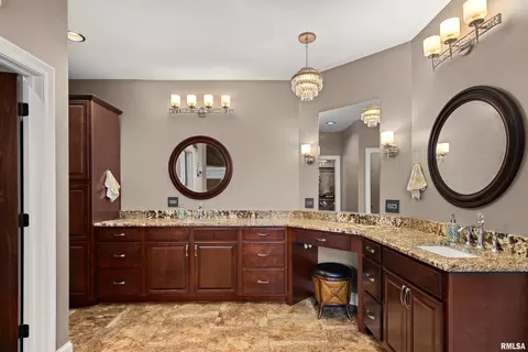 Bath - 1017 S Copperpoint Dr, Dunlap, IL 61525 photo 4 of 8