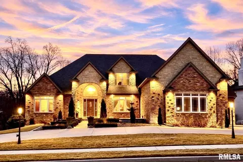 1017 S Copperpoint Dr, Dunlap, IL 61525