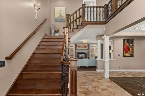 Entry Way - 1017 S Copperpoint Dr, Dunlap, IL 61525 photo 3 of 5