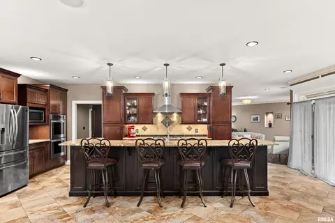 Kitchen - 1017 S Copperpoint Dr, Dunlap, IL 61525 photo 2 of 10