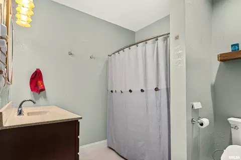 Bath - 1017 S Copperpoint Dr, Dunlap, IL 61525 photo 8 of 8