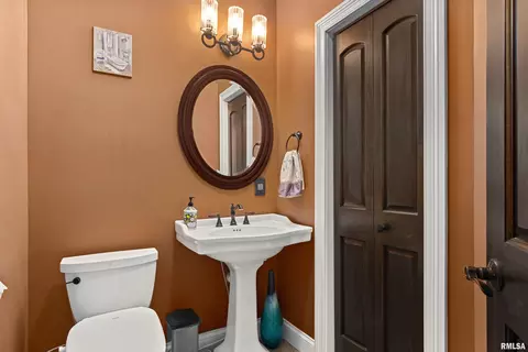 Bath - 1017 S Copperpoint Dr, Dunlap, IL 61525 photo 5 of 8