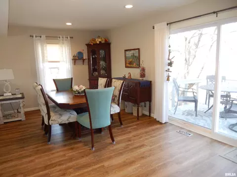 Dining - 1418 Joseph St, Macomb, IL 61455 photo 3 of 4