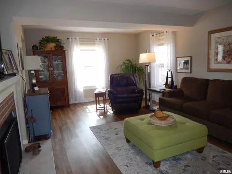 Living - 1418 Joseph St, Macomb, IL 61455 photo 2 of 4
