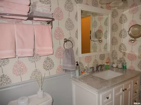 Bath - 1418 Joseph St, Macomb, IL 61455 photo 5 of 9