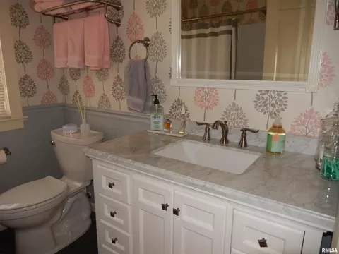Bath - 1418 Joseph St, Macomb, IL 61455 photo 8 of 9