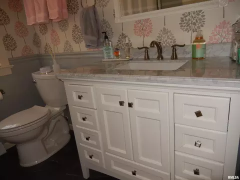 Bath - 1418 Joseph St, Macomb, IL 61455 photo 7 of 9