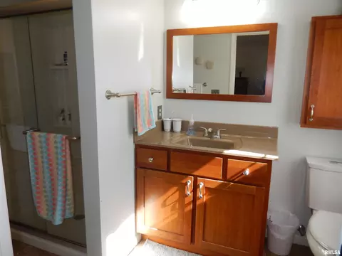 Bath - 1418 Joseph St, Macomb, IL 61455 photo 2 of 9