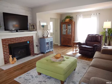 Living - 1418 Joseph St, Macomb, IL 61455 photo 3 of 4