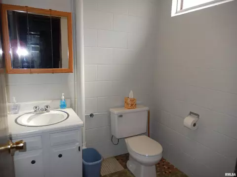 Bath - 1418 Joseph St, Macomb, IL 61455 photo 9 of 9