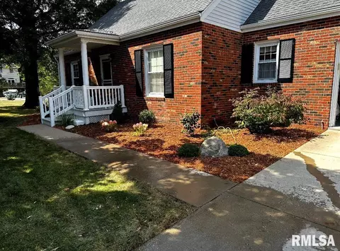 Exterior - 1418 Joseph St, Macomb, IL 61455 photo 4 of 11