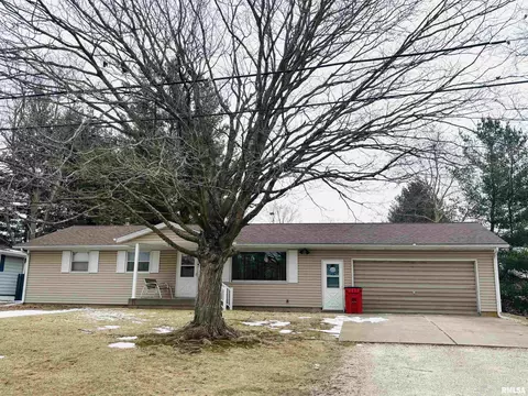 305 N Laurel St, Elmwood, IL 61529