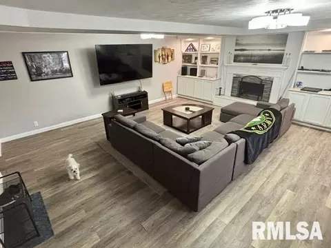 Living - 103 Penny Ln, Macomb, IL 61455 photo 2 of 2