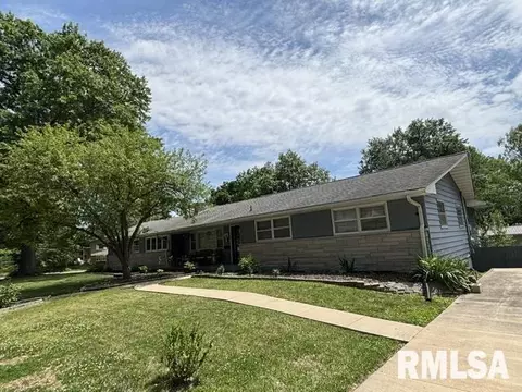 103 Penny Ln, Macomb, IL 61455