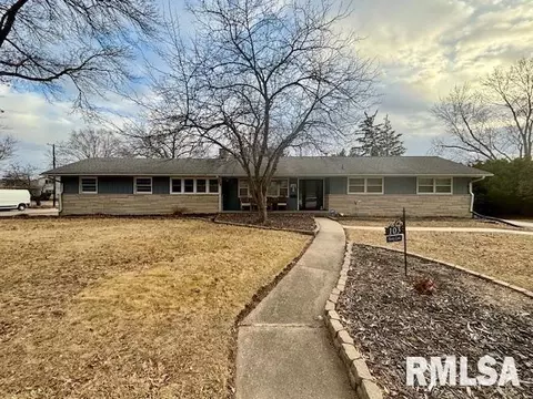 103 Penny Ln, Macomb, IL 61455