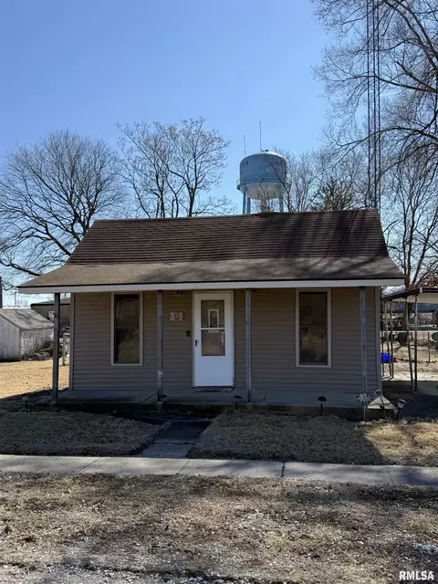 305 Mclean St, Colchester, IL 62326