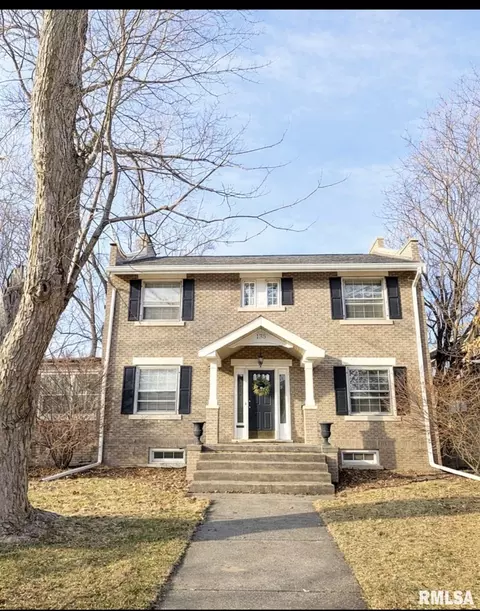 135 W Hanssler Pl, Peoria, IL 61604