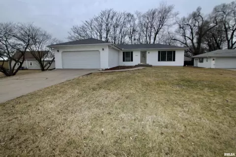 103 Esser St, Washington, IL 61571