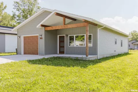 821 N 27th St, Herrin, IL 62948