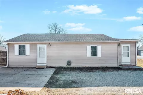 303 Powers Ave, Pekin, IL 61554