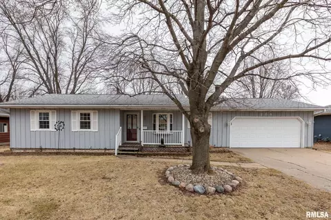204 Cypress St, Pekin, IL 61554