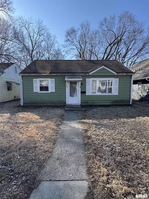 1006 E Behrends Ave, Peoria, IL 61603
