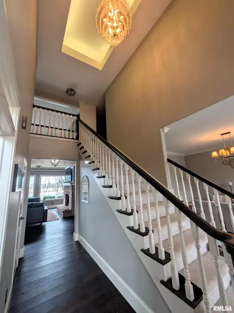 Entry Way - 703 Mayfair Ct, Germantown Hills, IL 61548 photo 2 of 3