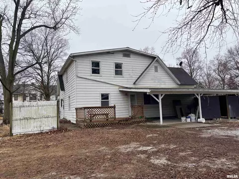Exterior - 302 E Murray St, Macomb, IL 61455 photo 2 of 4