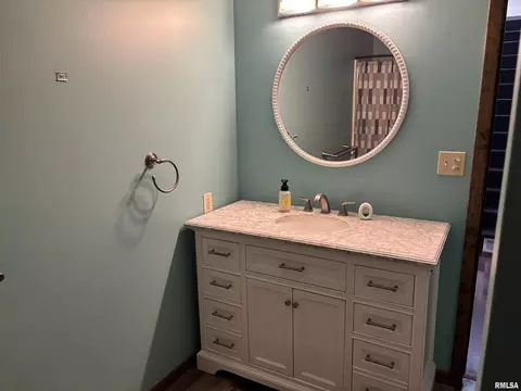 Bath - 302 E Murray St, Macomb, IL 61455 photo 2 of 4