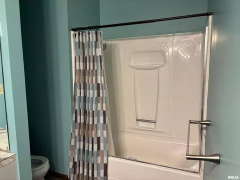 Bath - 302 E Murray St, Macomb, IL 61455 photo 1 of 4