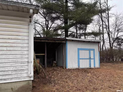 Exterior - 302 E Murray St, Macomb, IL 61455 photo 3 of 4