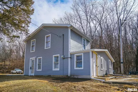 472 Hillcrest Dr, Creve Coeur, IL 61610