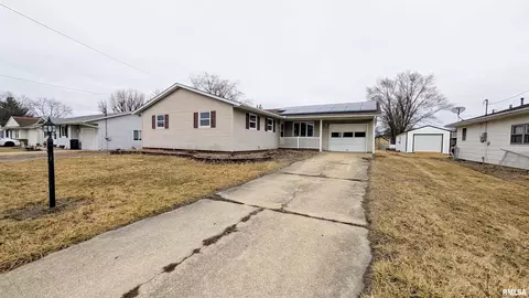 1267 E Locust St, Canton, IL 61520