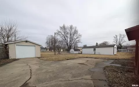 Exterior - 1267 E Locust St, Canton, IL 61520 photo 7 of 9