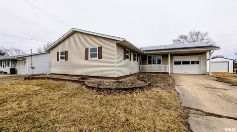1267 E Locust St, Canton, IL 61520