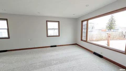 Living - 1267 E Locust St, Canton, IL 61520 photo 12 of 13