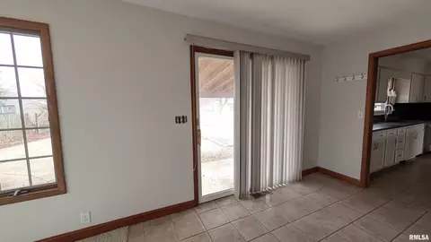 Entry Way - 1267 E Locust St, Canton, IL 61520 photo 2 of 2