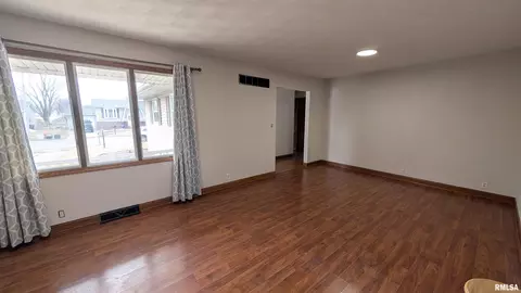 Living - 1267 E Locust St, Canton, IL 61520 photo 2 of 13