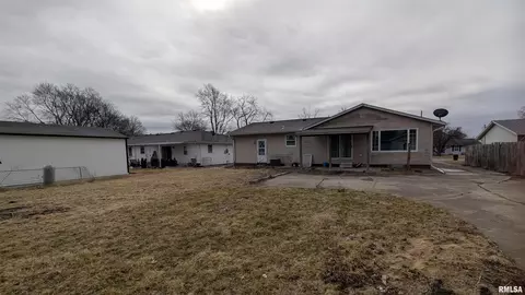 Exterior - 1267 E Locust St, Canton, IL 61520 photo 9 of 9