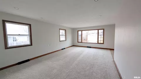 Living - 1267 E Locust St, Canton, IL 61520 photo 5 of 13