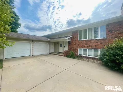 6913-6915 N Flamingo Ct, Peoria, IL 61614